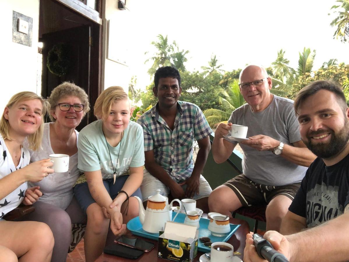 Lilly Palace Villa Guest House Negombo Buitenkant foto
