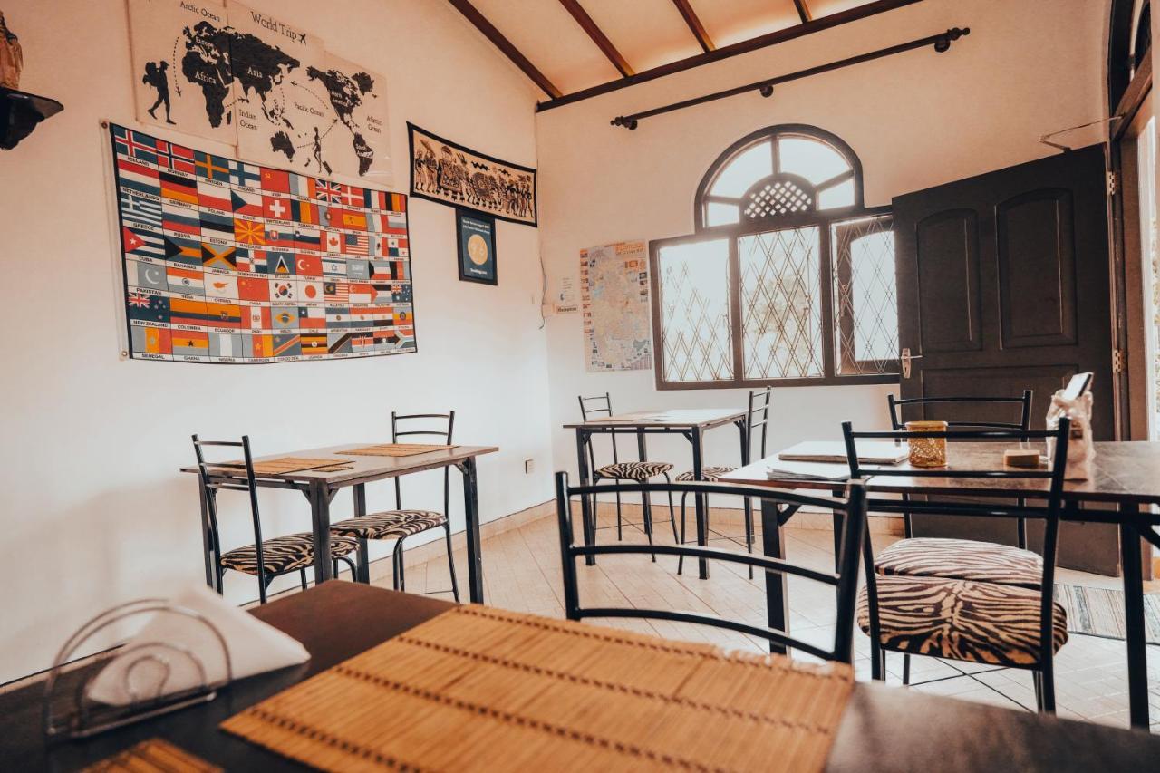 Lilly Palace Villa Guest House Negombo Buitenkant foto
