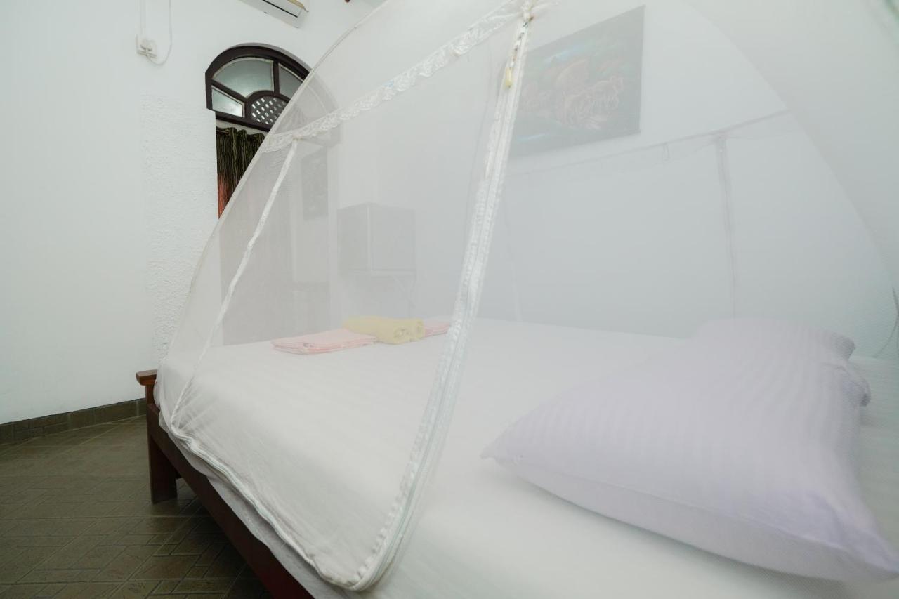 Lilly Palace Villa Guest House Negombo Buitenkant foto