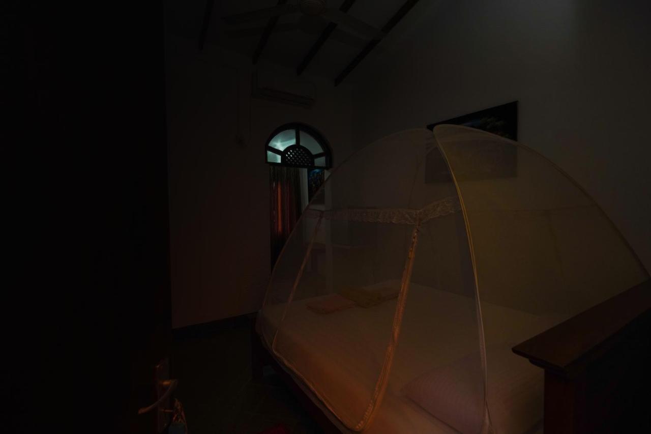 Lilly Palace Villa Guest House Negombo Buitenkant foto