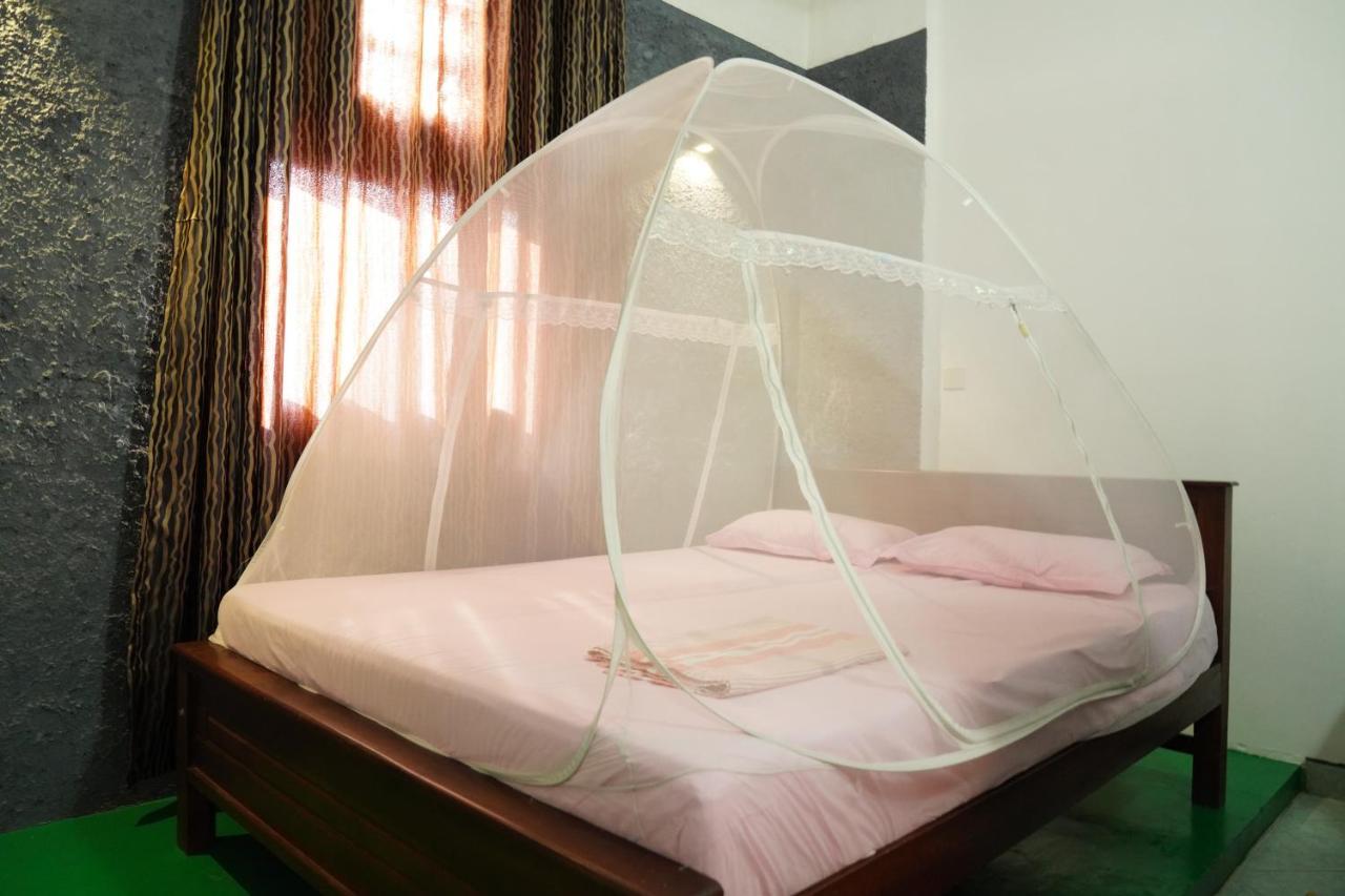 Lilly Palace Villa Guest House Negombo Buitenkant foto