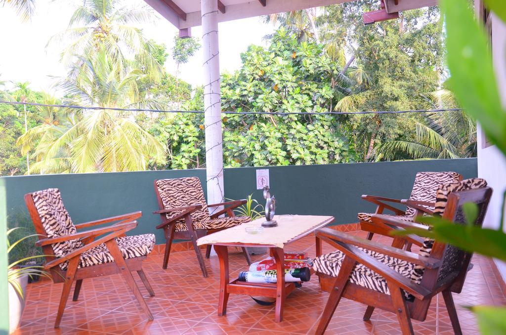 Lilly Palace Villa Guest House Negombo Buitenkant foto