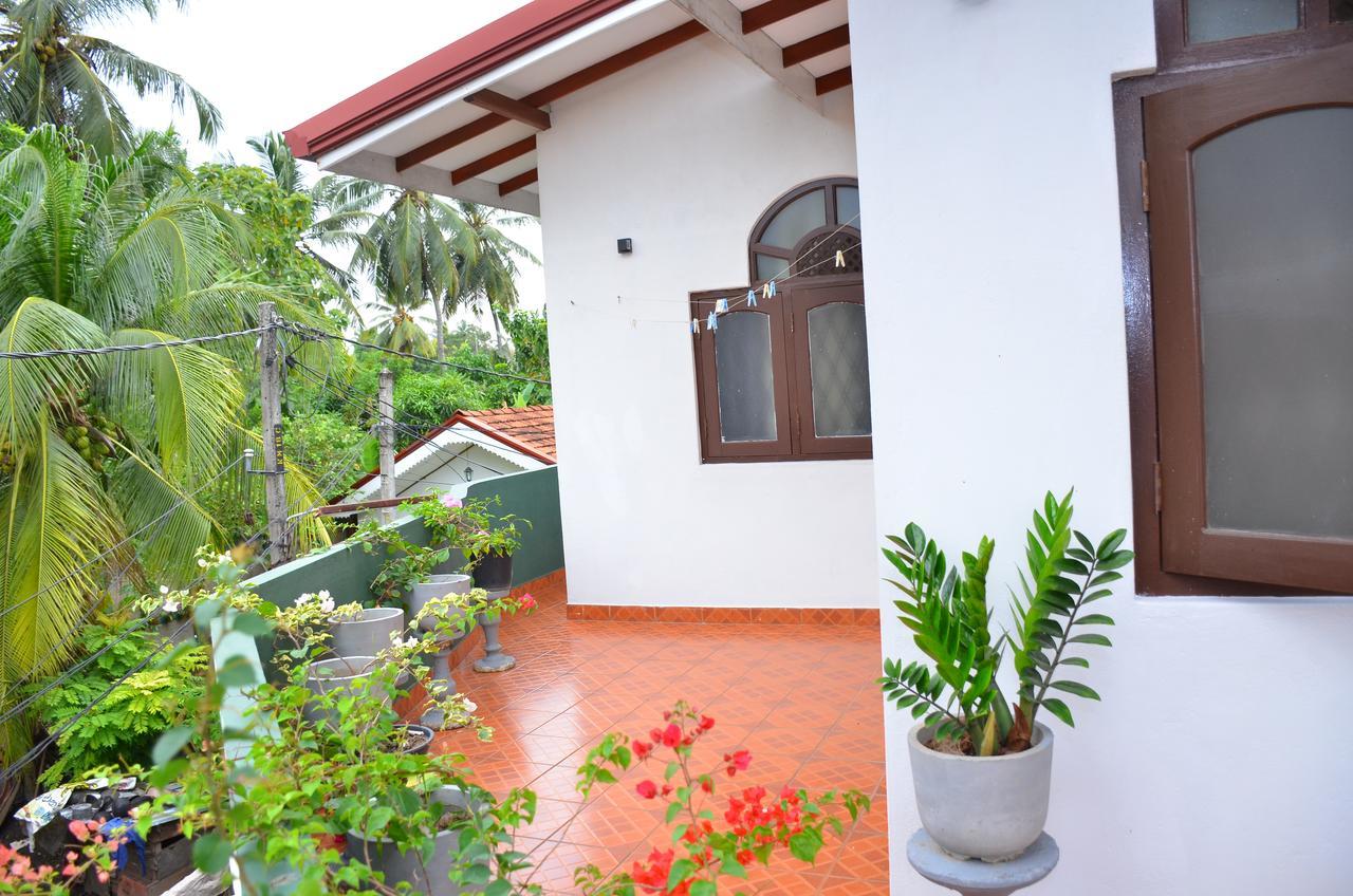 Lilly Palace Villa Guest House Negombo Buitenkant foto