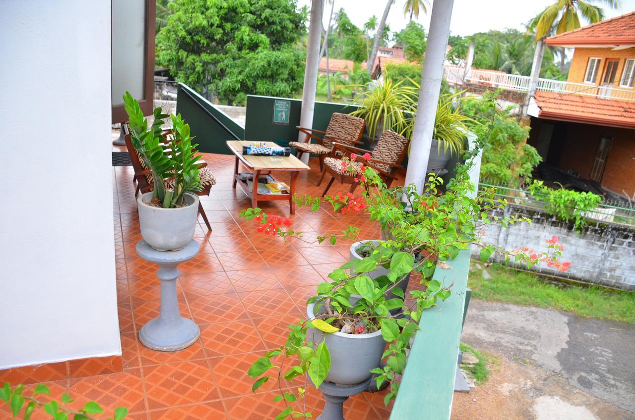 Lilly Palace Villa Guest House Negombo Buitenkant foto
