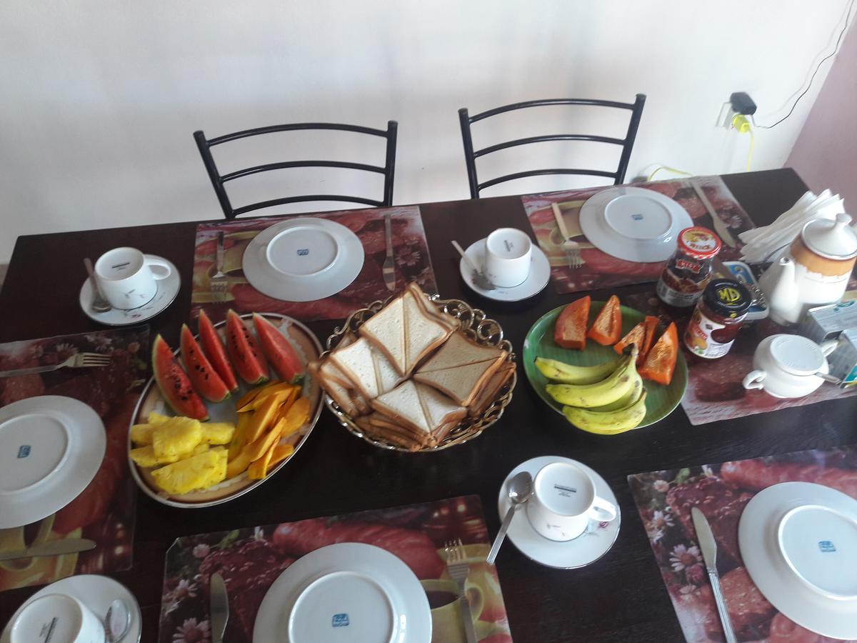 Lilly Palace Villa Guest House Negombo Buitenkant foto